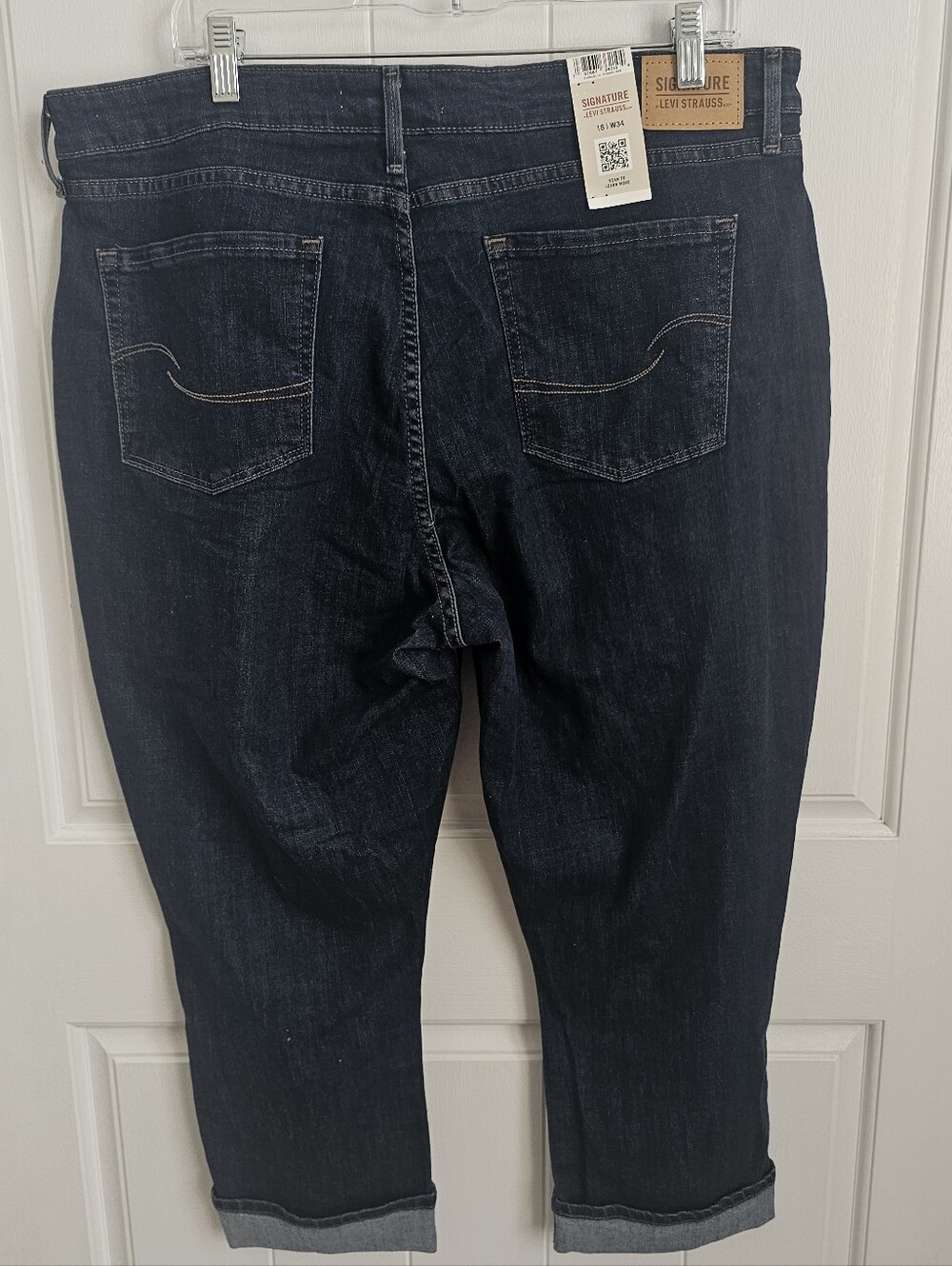 NWT LEVIS Womens Mid Rise Denim Capris